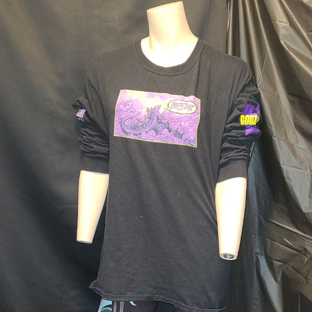 Crunchyroll Exclusive Godzilla long sleeve t-shirt. SIZE LARGE